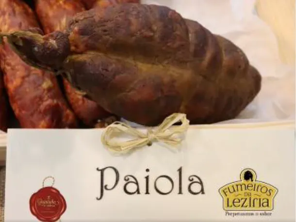Paiola gros saucisson sec fumé portugais entier présenté dans son emballage avec l'étiquette Quintinha d'Aldeia.