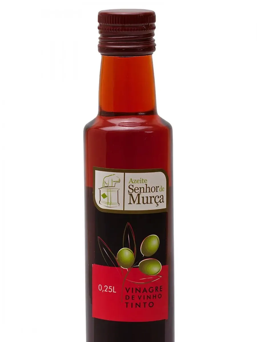 Gros plan sur l'étiquette d'une bouteille de 25 cl de vinaigre de vin rouge Senhor da Murça.